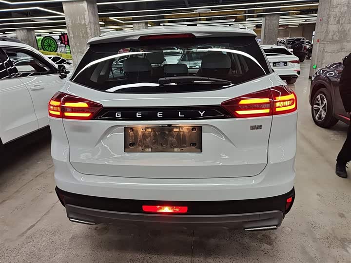 Фото 6 - Geely Atlas