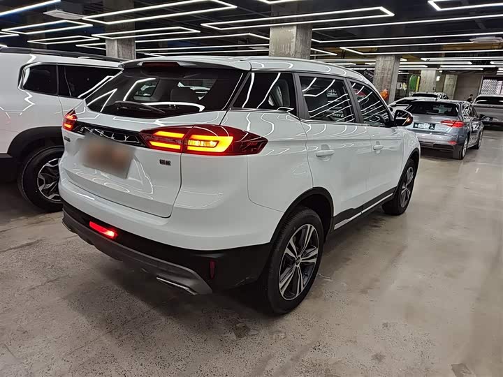 Фото 7 - Geely Atlas