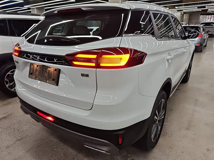 Фото 8 - Geely Atlas