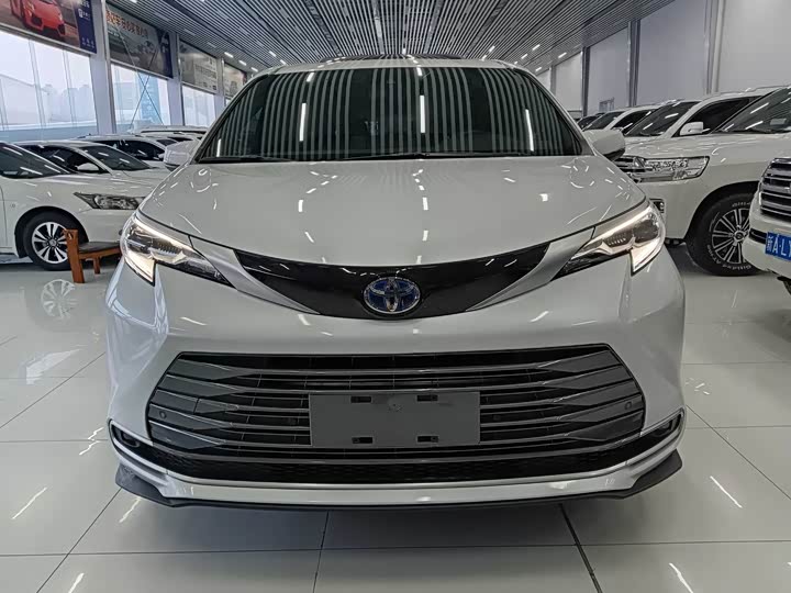 Фото 2 - Toyota Sienna