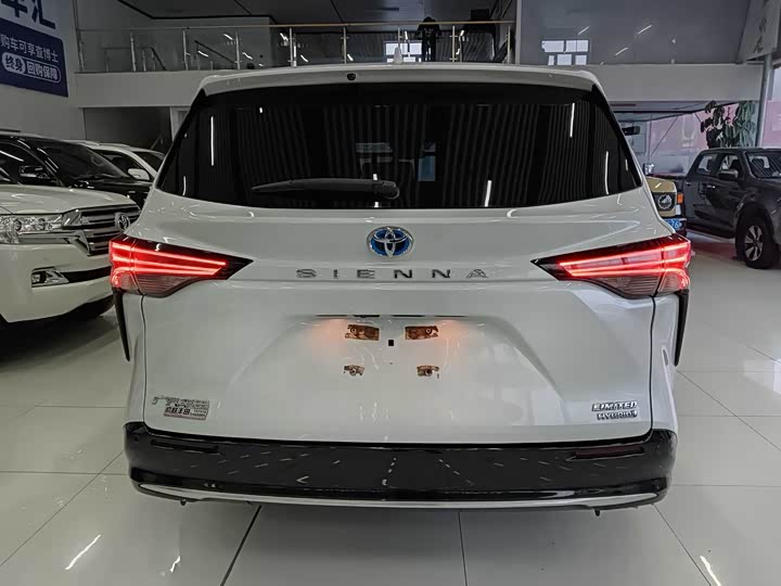 Фото 5 - Toyota Sienna