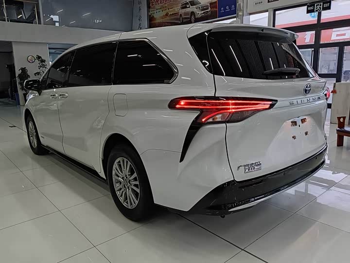 Фото 6 - Toyota Sienna