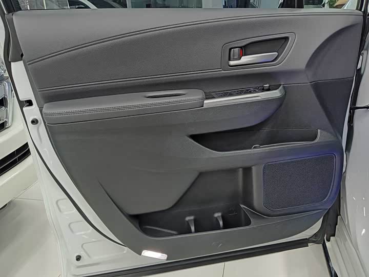 Фото 9 - Toyota Sienna