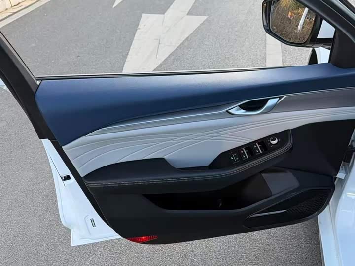 Фото 8 - Geely Preface