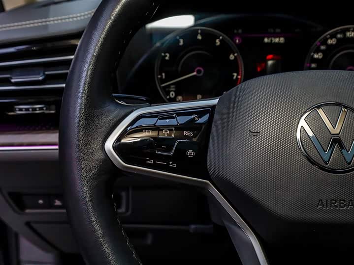 Фото 9 - Volkswagen Touareg