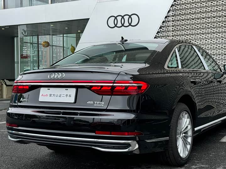 Фото 5 - Audi A8
