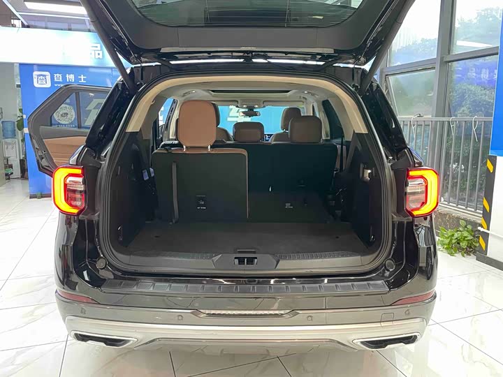 Фото 8 - Ford Explorer