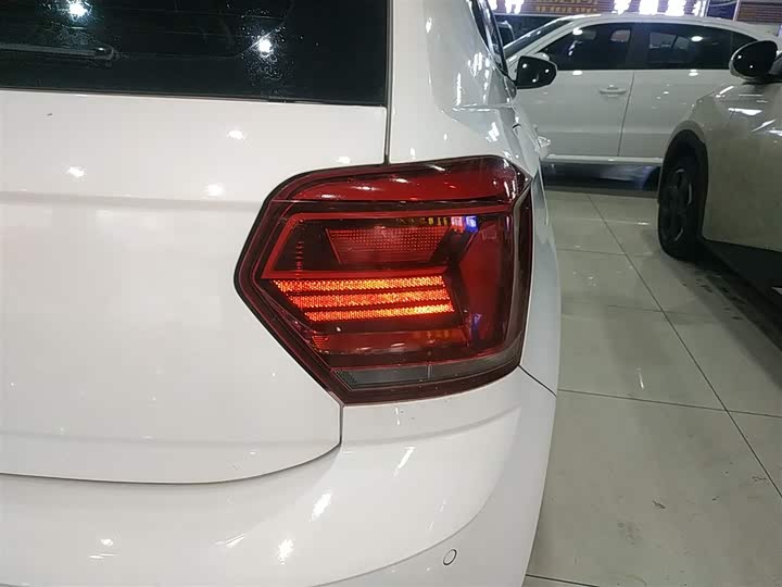 Фото 8 - Volkswagen Polo