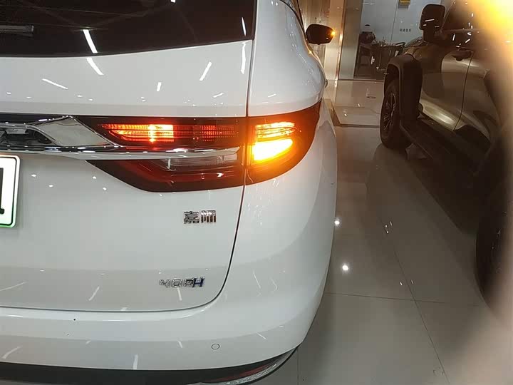 Фото 8 - Geely Jiaji Hybrid