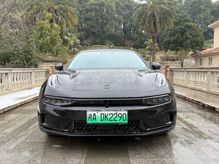 Фото 2 - Zeekr 001