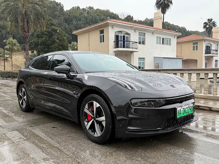 Фото 3 - Zeekr 001