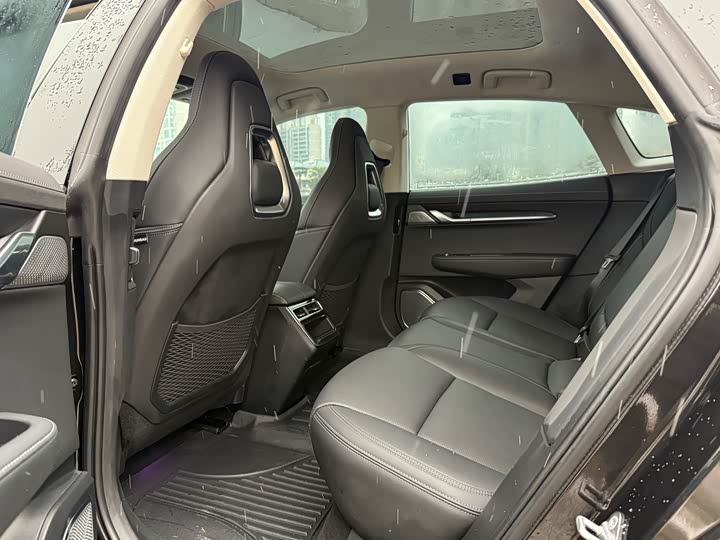 Фото 6 - Zeekr 001