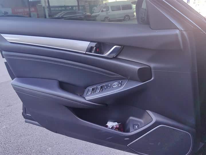 Фото 7 - Honda Accord