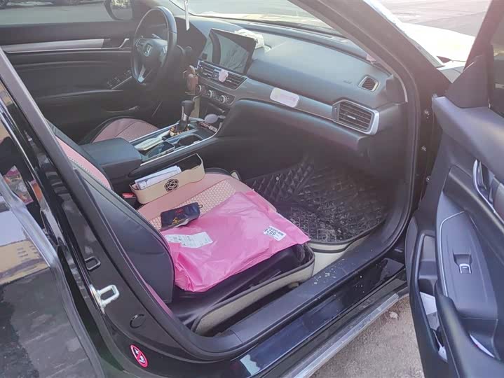 Фото 8 - Honda Accord