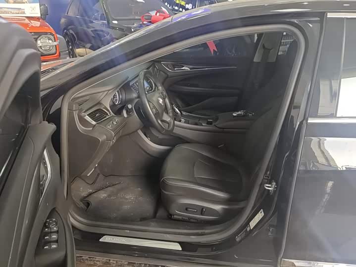 Фото 9 - Buick LaCrosse