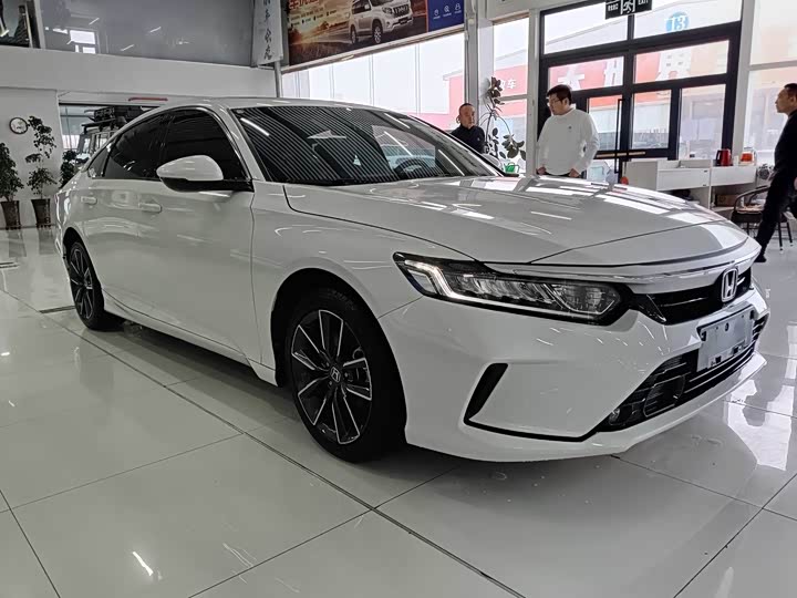 Фото 3 - Honda Inspire