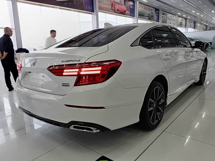 Фото 4 - Honda Inspire