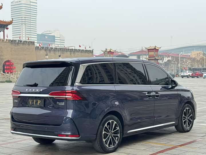 Фото 7 - Roewe iMax 8