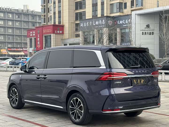 Фото 9 - Roewe iMax 8