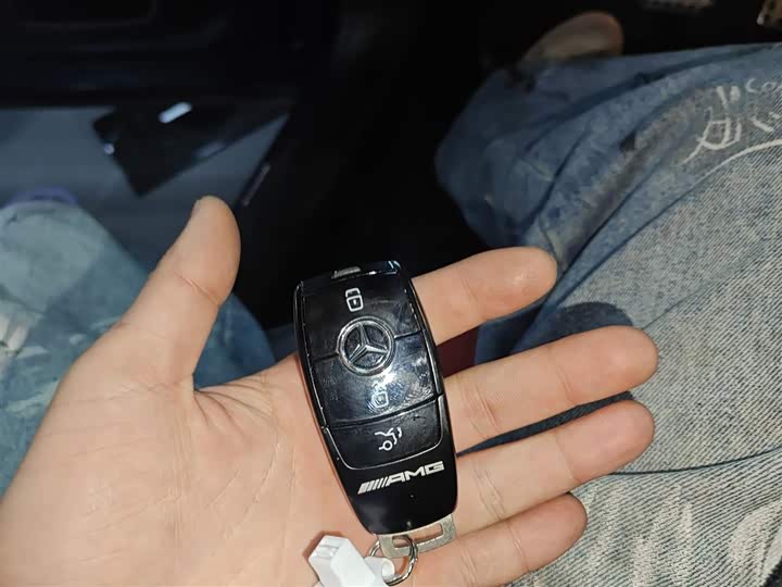 Фото 9 - Mercedes-Benz GLB-Class AMG