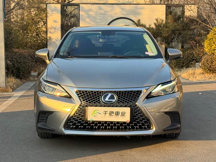 Фото 2 - Lexus CT 200h