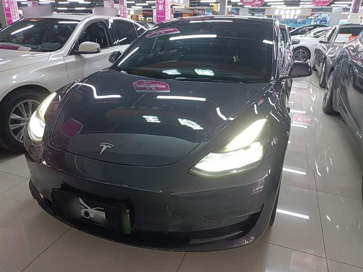 Фото 3 - Tesla Model 3