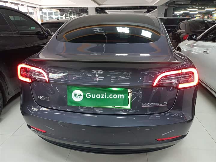 Фото 6 - Tesla Model 3