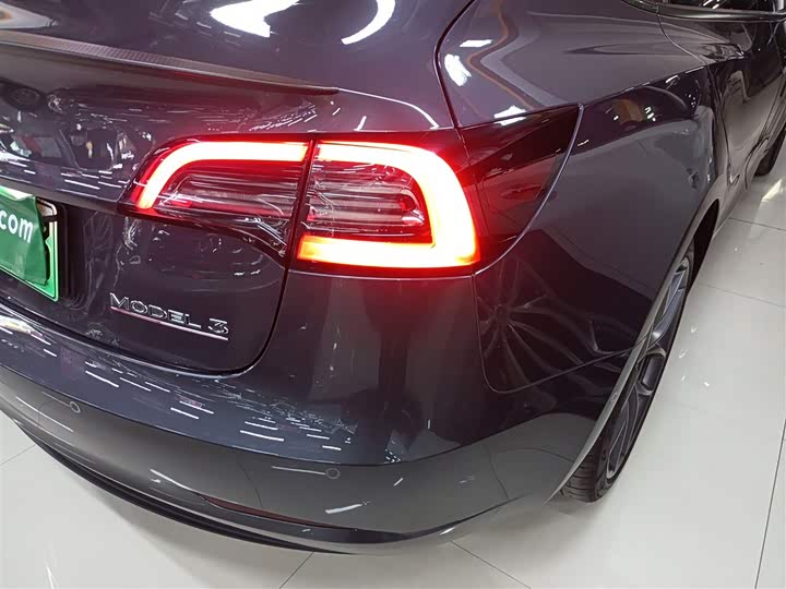 Фото 8 - Tesla Model 3