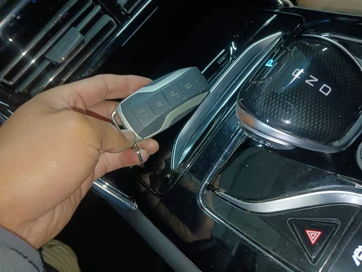 Фото 9 - BYD Tang Hybrid/EV