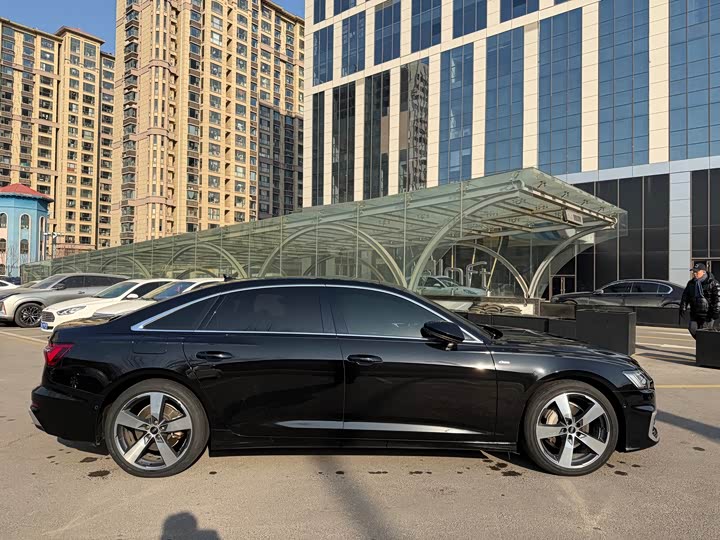 Фото 4 - Audi A6L