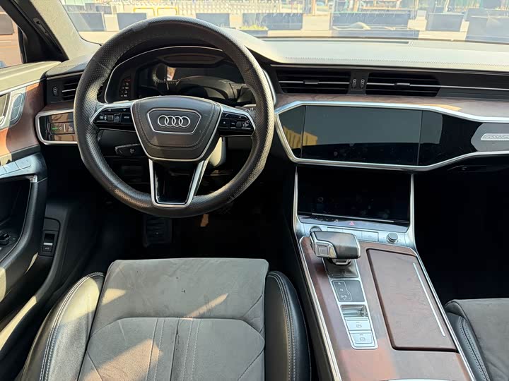 Фото 7 - Audi A6L