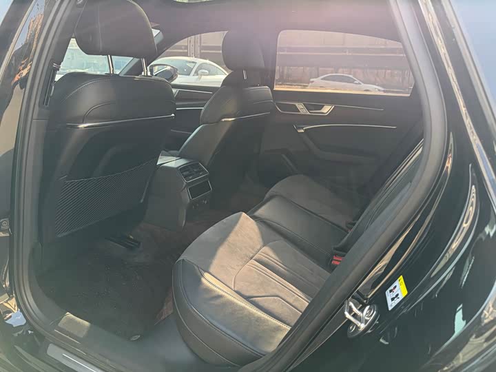 Фото 8 - Audi A6L