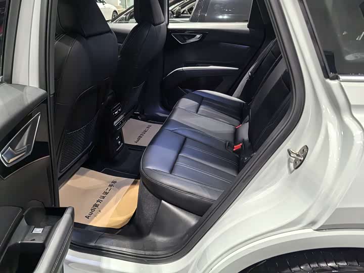 Фото 4 - Audi Q4 e-tron