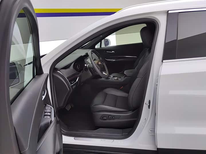 Фото 9 - Cadillac XT4