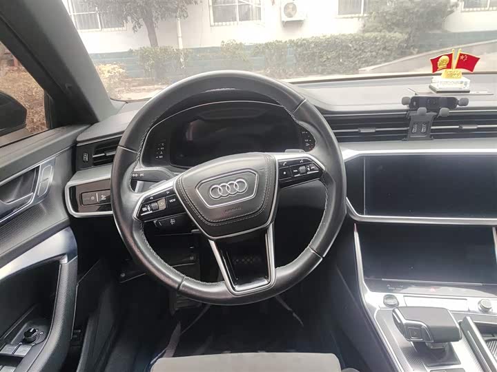 Фото 3 - Audi A6L