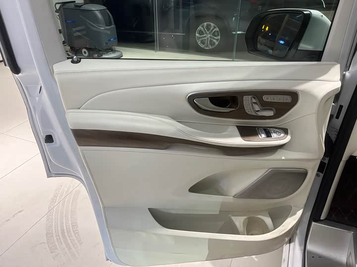 Фото 6 - Mercedes-Benz V-Class