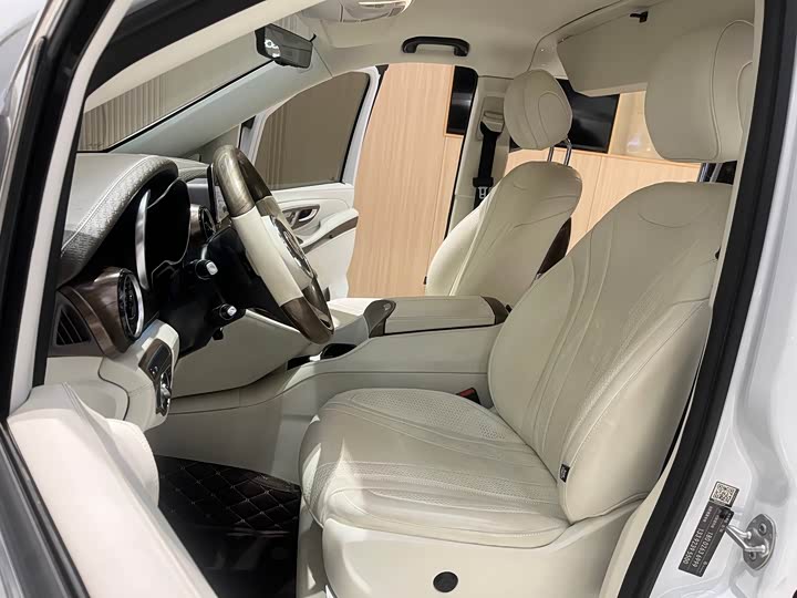 Фото 9 - Mercedes-Benz V-Class