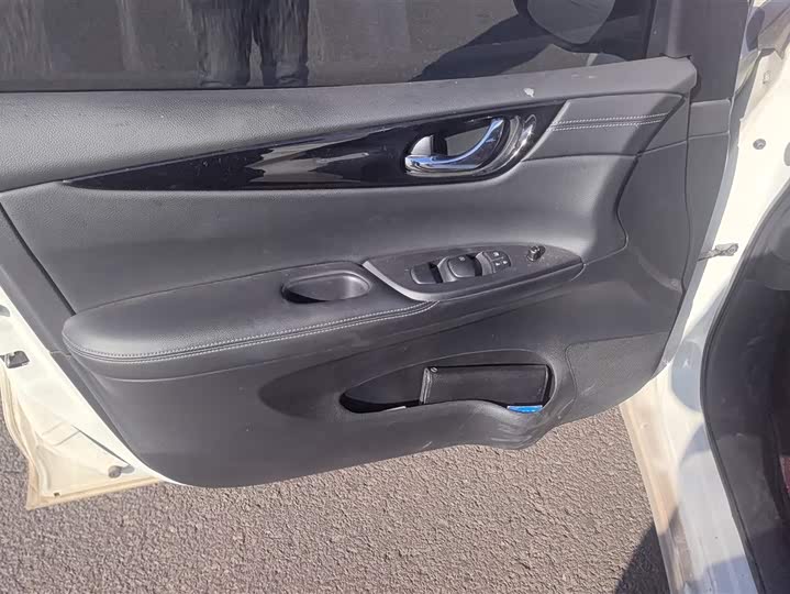 Фото 4 - Nissan Tiida