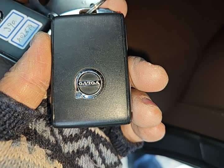 Фото 9 - Volvo S90