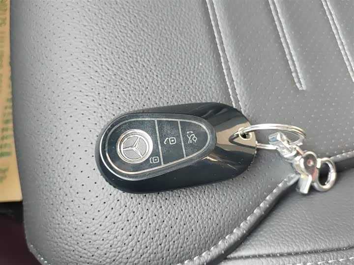 Фото 9 - Mercedes-Benz C-Class