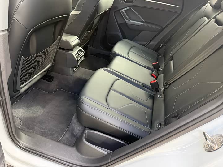 Фото 8 - Audi Q3