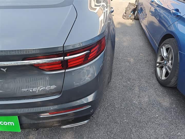 Фото 8 - Geely Preface