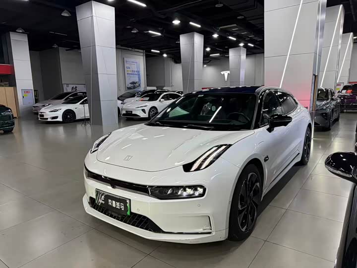 Фото 2 - Zeekr 001