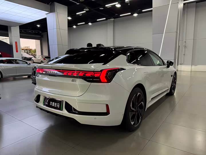 Фото 3 - Zeekr 001