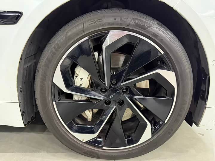 Фото 5 - Zeekr 001