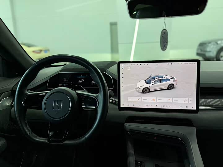 Фото 7 - Zeekr 001