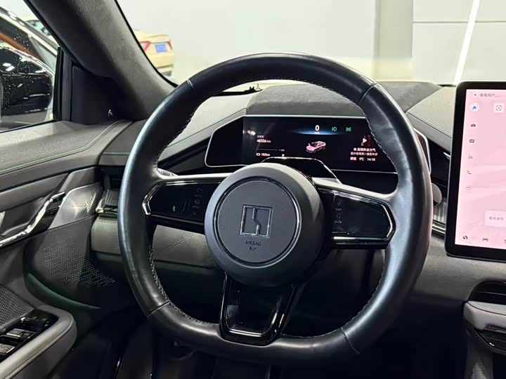 Фото 8 - Zeekr 001