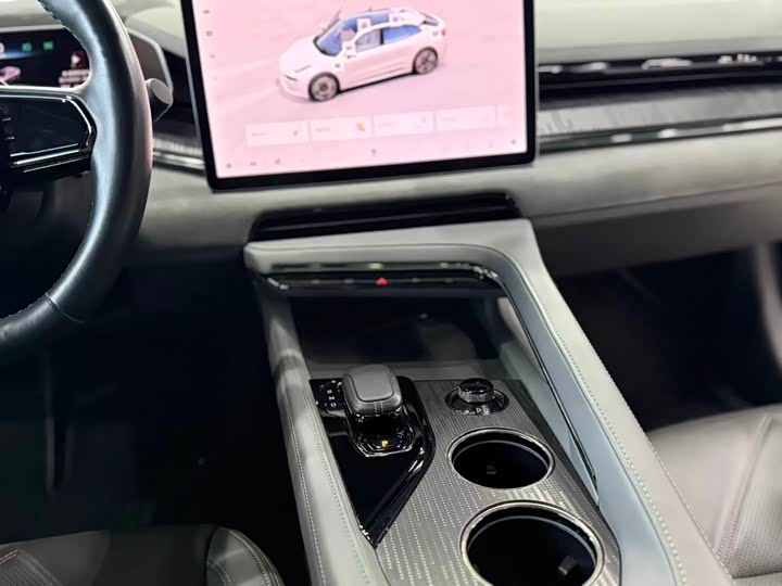 Фото 9 - Zeekr 001