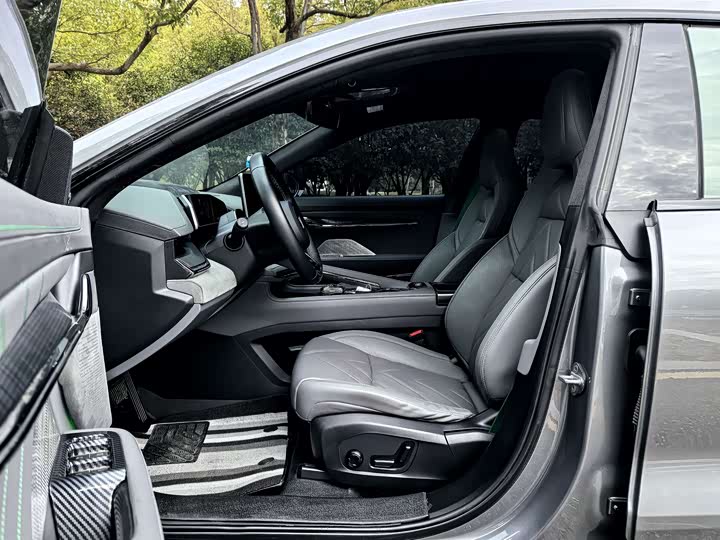 Фото 4 - Zeekr 001