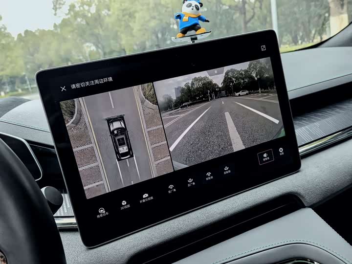 Фото 6 - Zeekr 001